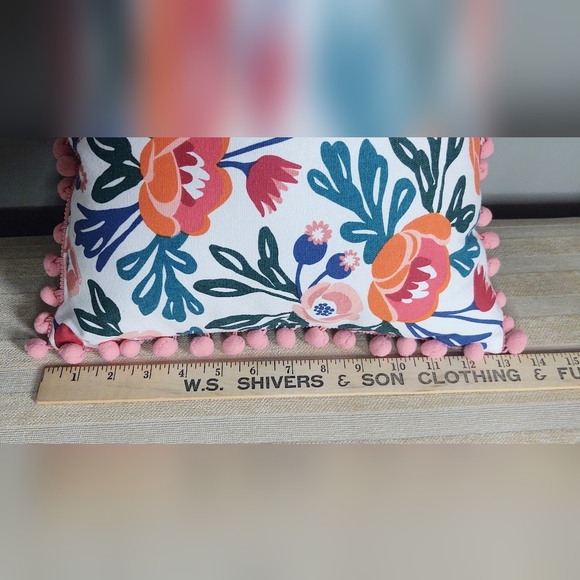 Target Bullseye Pillow Set 14 X 14 EUC - Picture 6 of 6